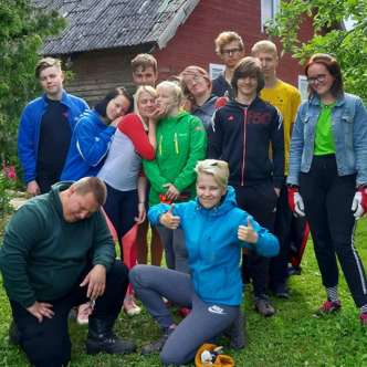 Korijärve rühm oma malevakodus, Ivo seisab tagareas (foto Valgamaa Noorsootöökeskus TANKLA)